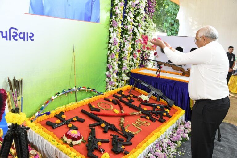 CM Patel maintaining the tradition started by Narendra Modi! On Dussehra day CM Bhupendra Patel performed shastrapoojan with scriptural ceremony