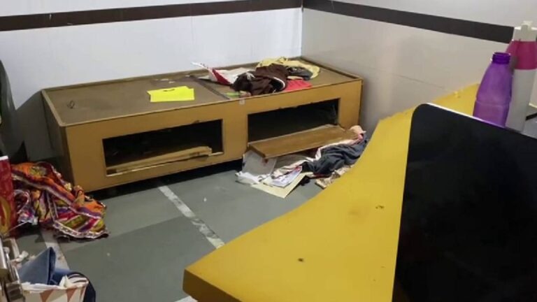 In Rajkot, the Nepalese watchman and his friends took the house owner's son hostage! The theft of millions