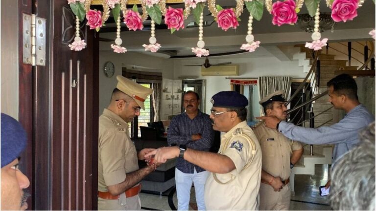 In Rajkot, the Nepalese watchman and his friends took the house owner's son hostage! The theft of millions