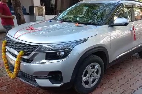 LCB seizes lakhs of ganja in filmy car chase, seized more than 40 lakhs