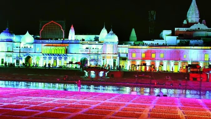 Ayodhya lit up with lights, the city became beautiful with the hymns and praises of Lord Rama! A grand Dipotsava will be held tomorrow