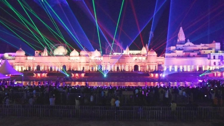 Ayodhya lit up with lights, the city became beautiful with the hymns and praises of Lord Rama! A grand Dipotsava will be held tomorrow