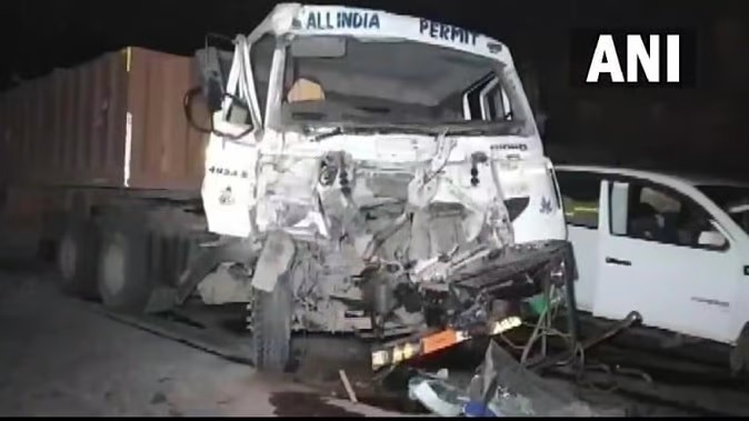 15 people died in a bus accident in Madhya Pradesh's Rewa last night!