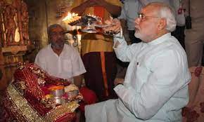On the fifth day, Prime Minister Modi did aarti to Mataji in Ambaji!
