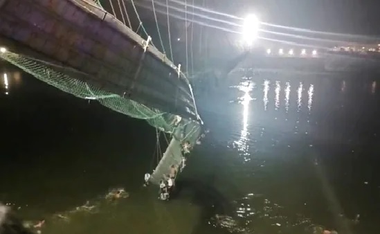 The suspension bridge, which is considered the pride of Morbi, was demolished on Sunday! So far 132 people have tragically died: many more are still missing