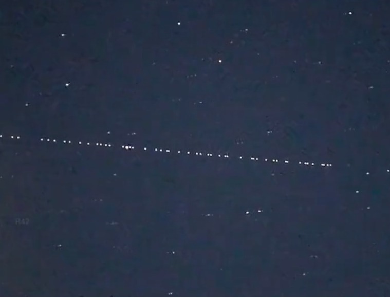 A unique astronomical phenomenon occurred in the space of Surendranagar! Curiosity in people seeing something highlighted in a line