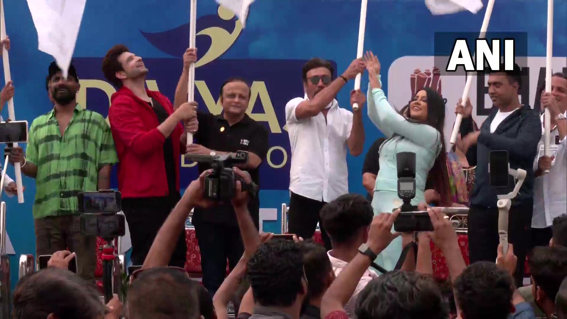 clean-athon-campaign-flagged-off-jackie-shroff-and-amrita-fandavis-attended-many-people