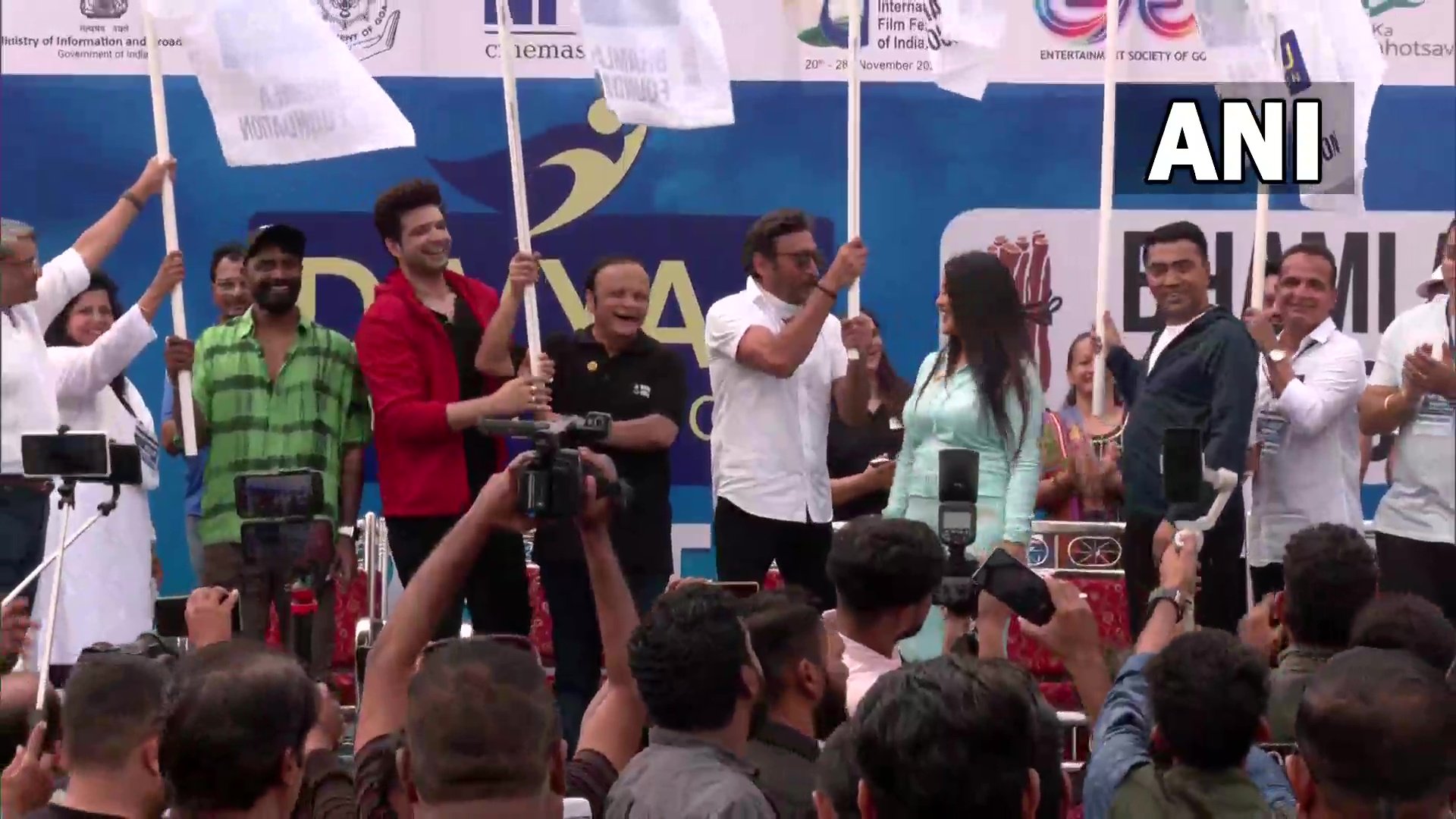 clean-athon-campaign-flagged-off-jackie-shroff-and-amrita-fandavis-attended-many-people