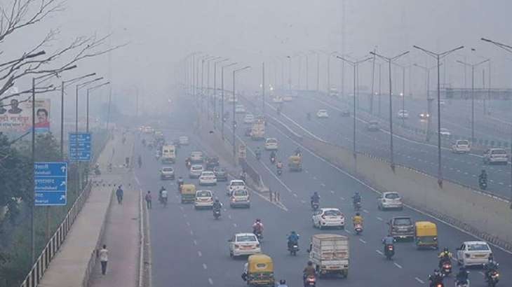 The pollution in the air of Delhi is continuously increasing! All diesel vehicles except BS-6 were banned
