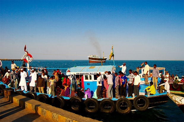 Action was finally taken! Action on ferry boat service plying between Dwarka-Okha: License of 25 boats suspended for 7 days