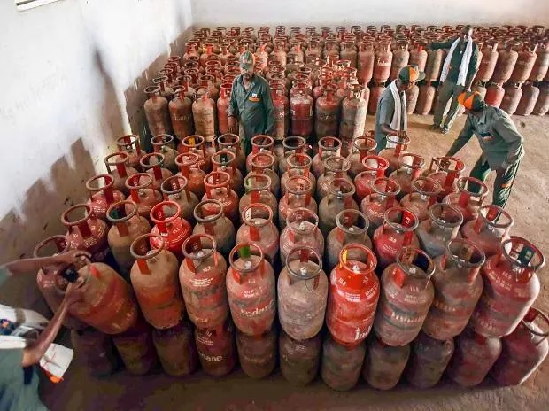 Big news for commercial gas cylinder customers! Government oil companies took a big decision: this discount was stopped