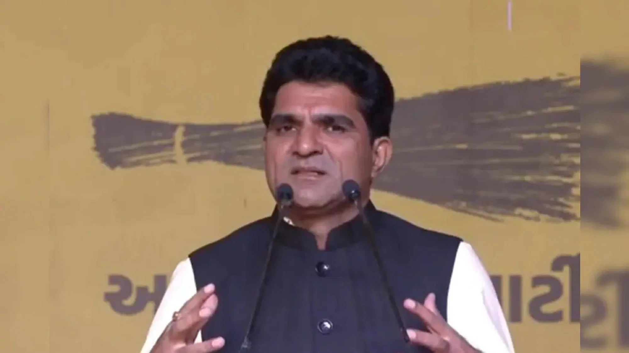 Gujarat Aam Aadmi Party declared Isudan Gadhvi as the face of the Chief Minister!
