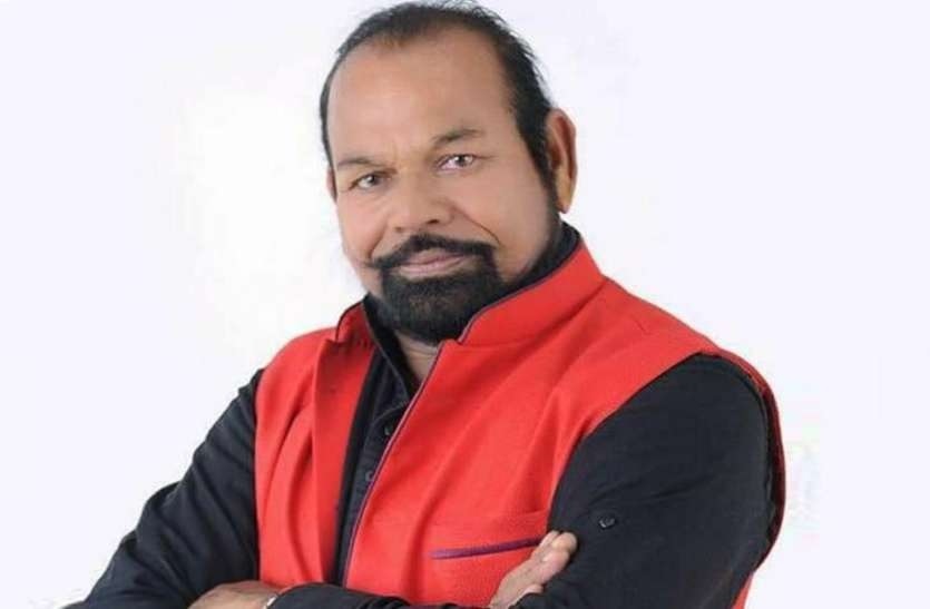 "If you don't grab the collar and shoot him inside the house, then my name will not be Madhu" the Dabang leader gave a clear threat.