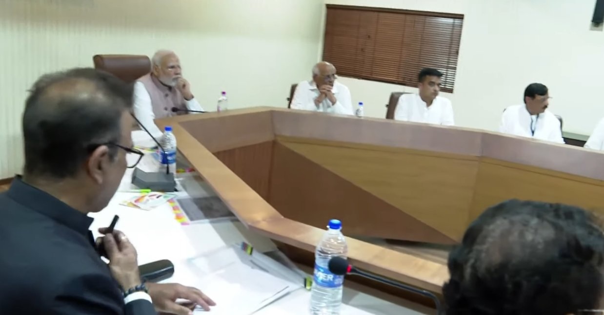 PM Modi spoke at Morbi high level meeting! "Morbi Tragedy Must Be Thoroughly Investigated"