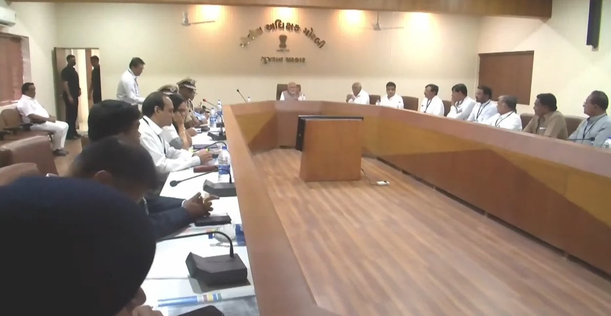 PM Modi spoke at Morbi high level meeting! "Morbi Tragedy Must Be Thoroughly Investigated"