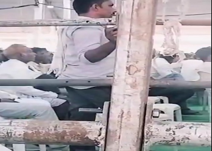 A major lapse in the Prime Minister's security in Banaskantha's Tharad? The video of Esam opening the nutball of the meeting dome went viral