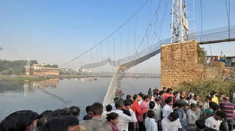 Action against the chief officer who said "I don't know when the swinging pool opened"! The police inquired
