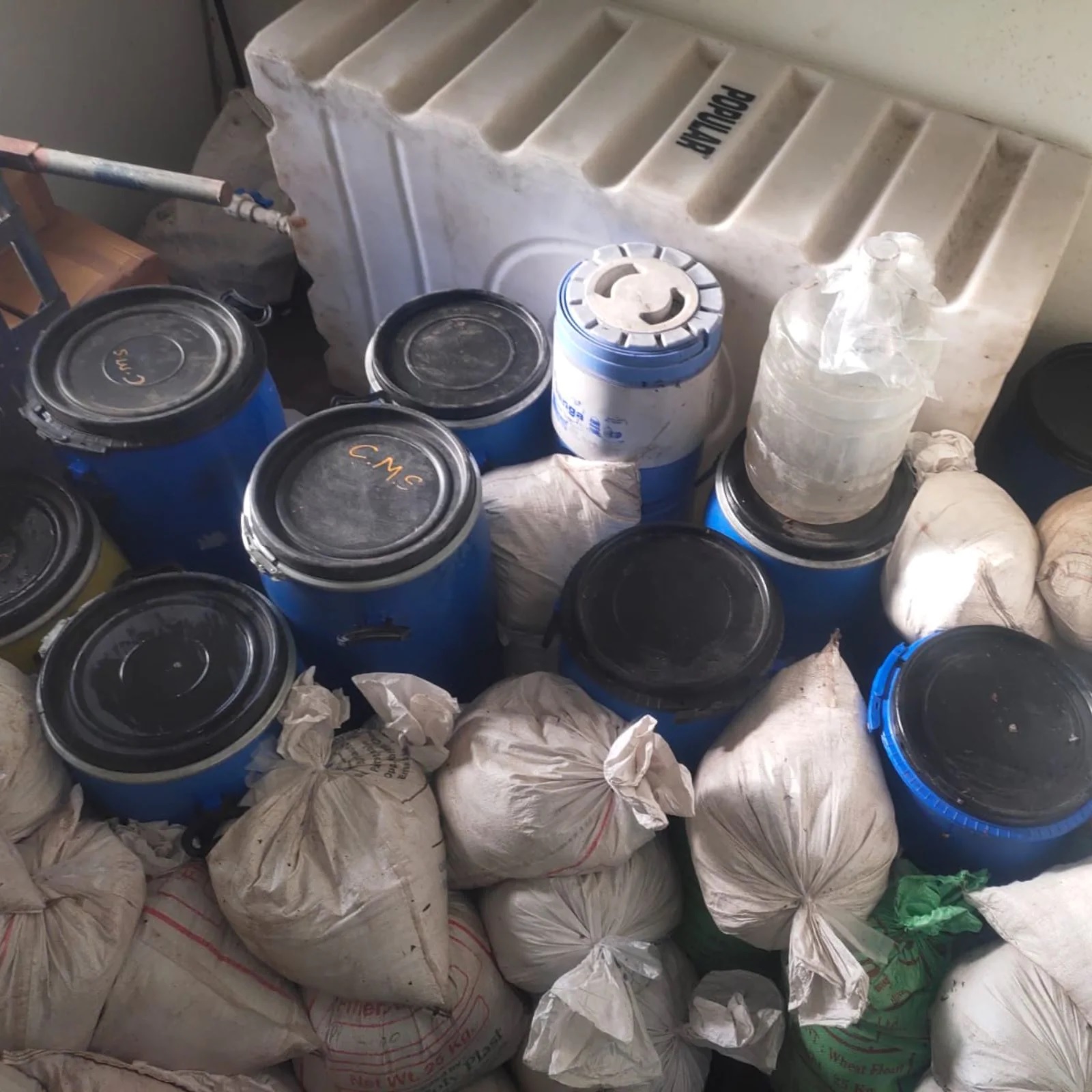 State monitoring cell caught liquor factory from Rajkotma! A listed bootlegger was in full control