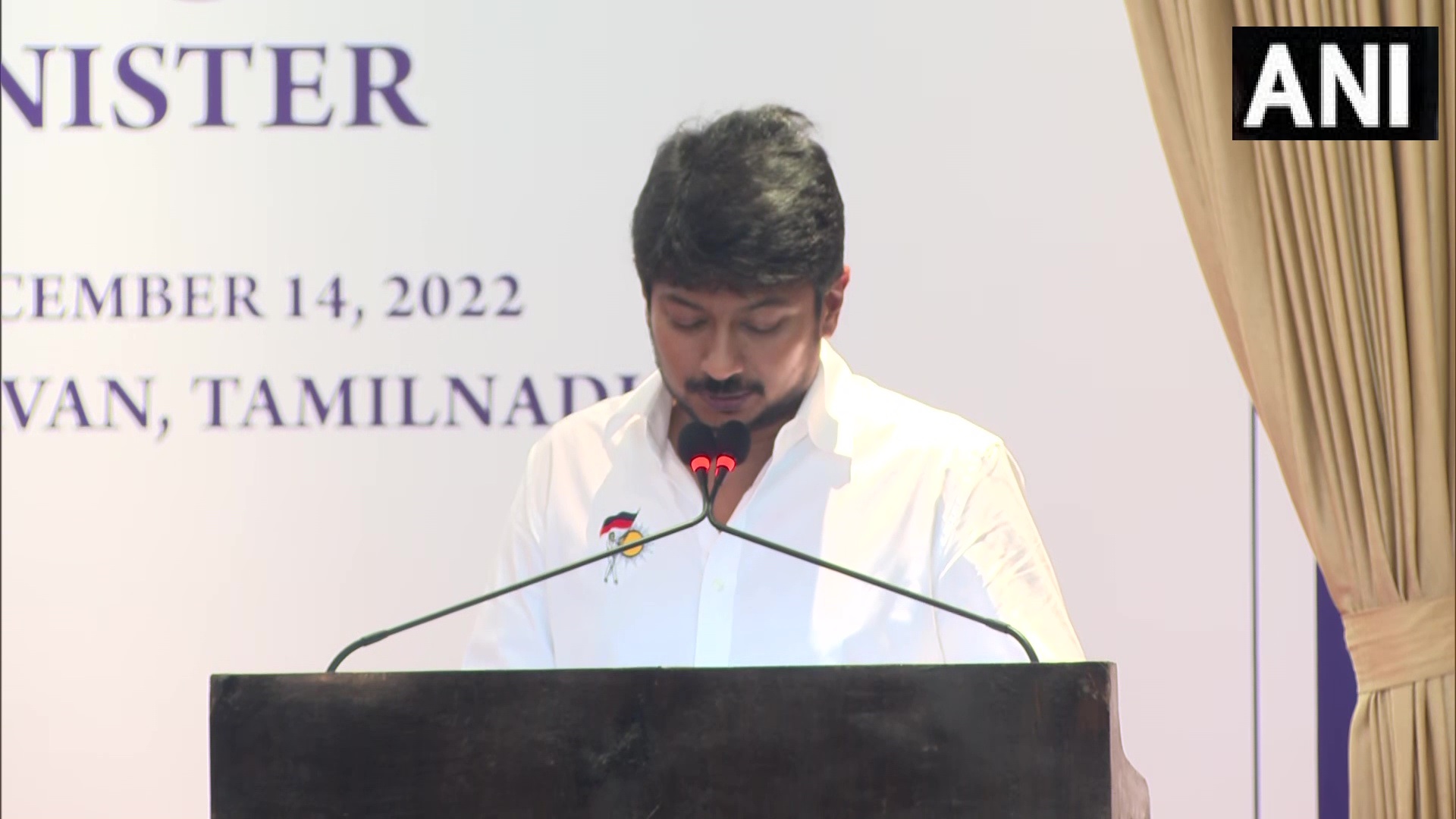 tamil-nadu-governor-ravi-administers-oath-to-udhayanidhi-stalin-father-mk-stalin-also-present