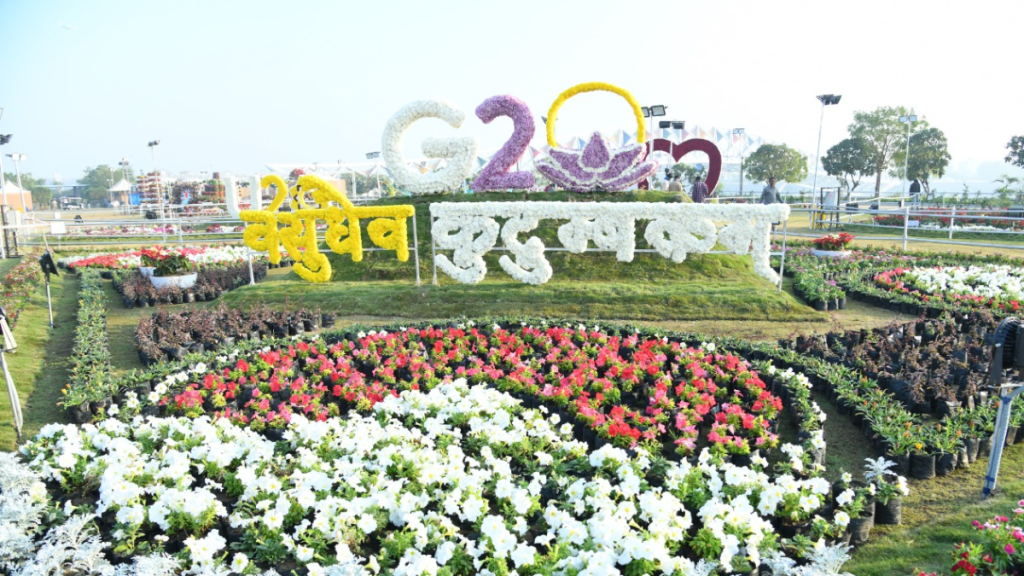 ahmedabad-flower-show-flower-show-inaugurated-by-chief-minister-bhupendra-patel-see-amazing-pictures-of-sculptures-made-of-flowers