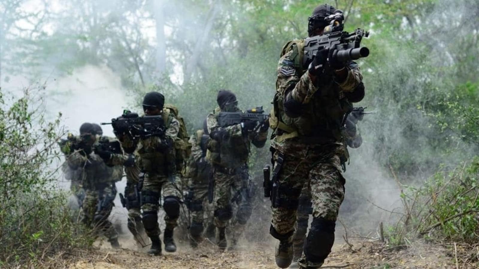 garuda-special-forces-armed-with-american-and-russian-weapons-this-rifle-will-overwhelm-the-enemy