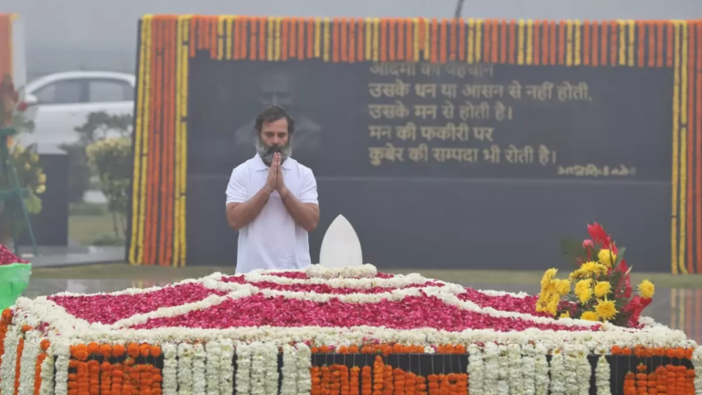 mahatma-gandhi-and-former-pm-atal-wearing-t-shirts-in-bitter-cold-reached-shastris-mausoleum-rahul-gandhi-paid-tribute