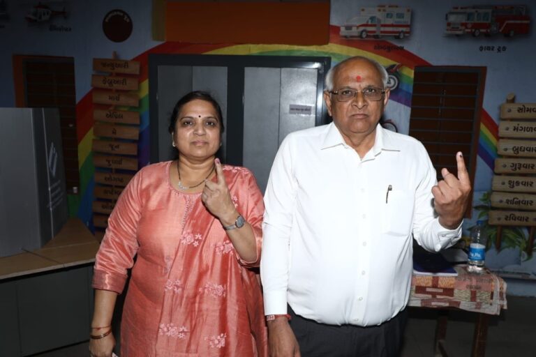 Gujarat Chief Minister Bhupendra Patel along with his wife voted from Sheelaj and appealed to the people to vote!