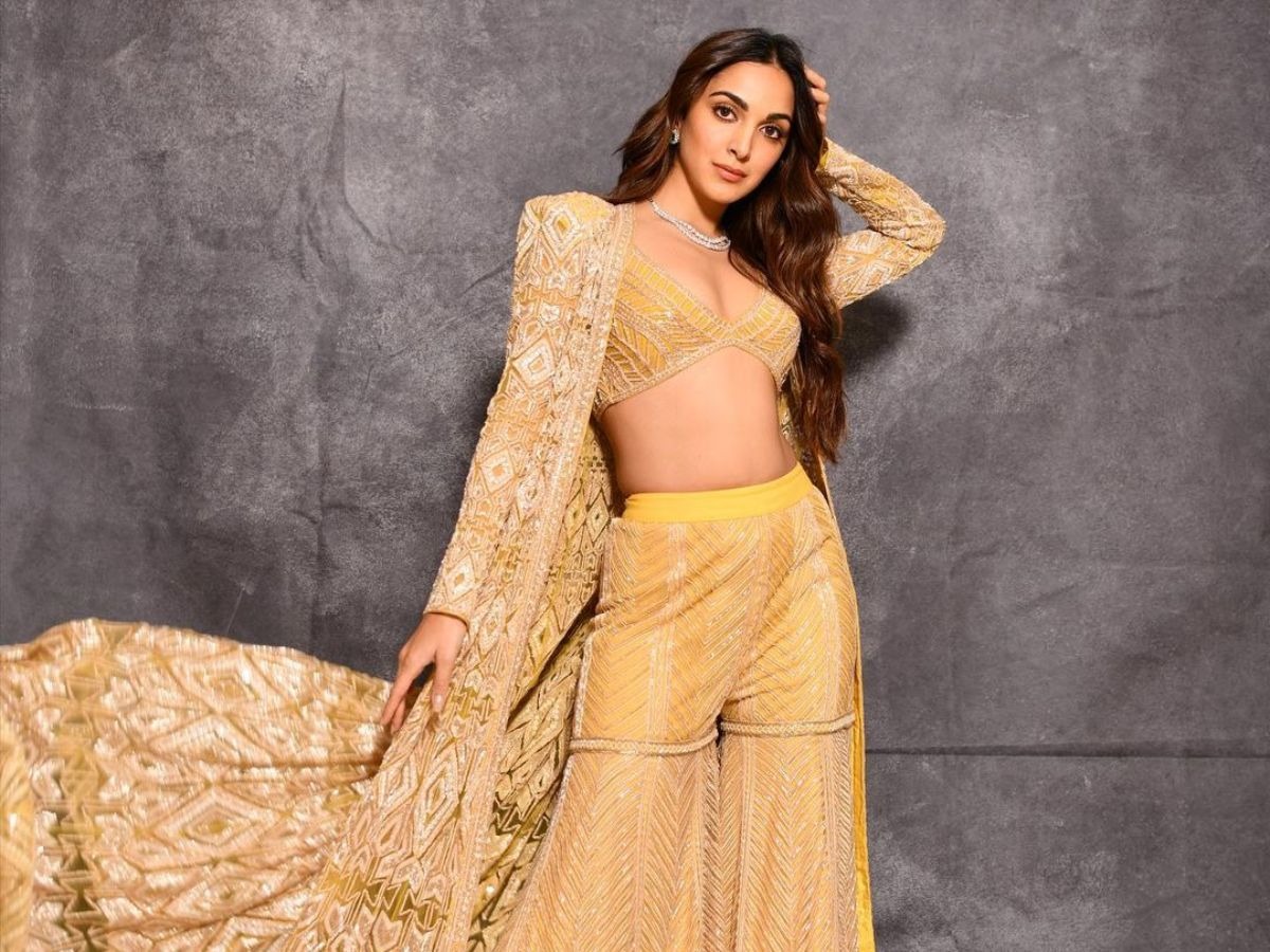 Do you want to look beautiful in the New Year party? carry this stylish look