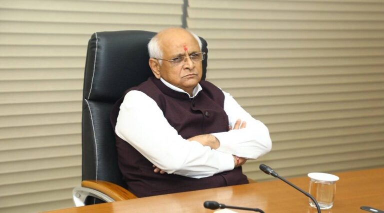 important-decision-of-cm-bhupendra-patel-ban-on-carrying-mobile-phones-of-ministers-and-officials-in-cabinet-meetings