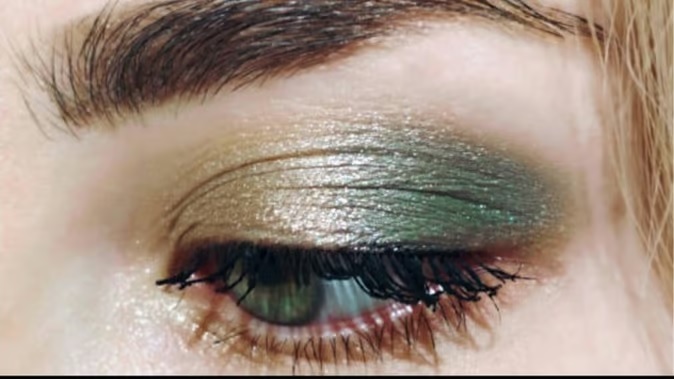 getting-ready-for-the-christmas-party-dont-forget-these-makeup-ideas