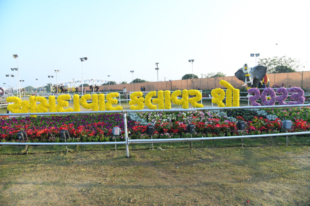 ahmedabad-flower-show-flower-show-inaugurated-by-chief-minister-bhupendra-patel-see-amazing-pictures-of-sculptures-made-of-flowers