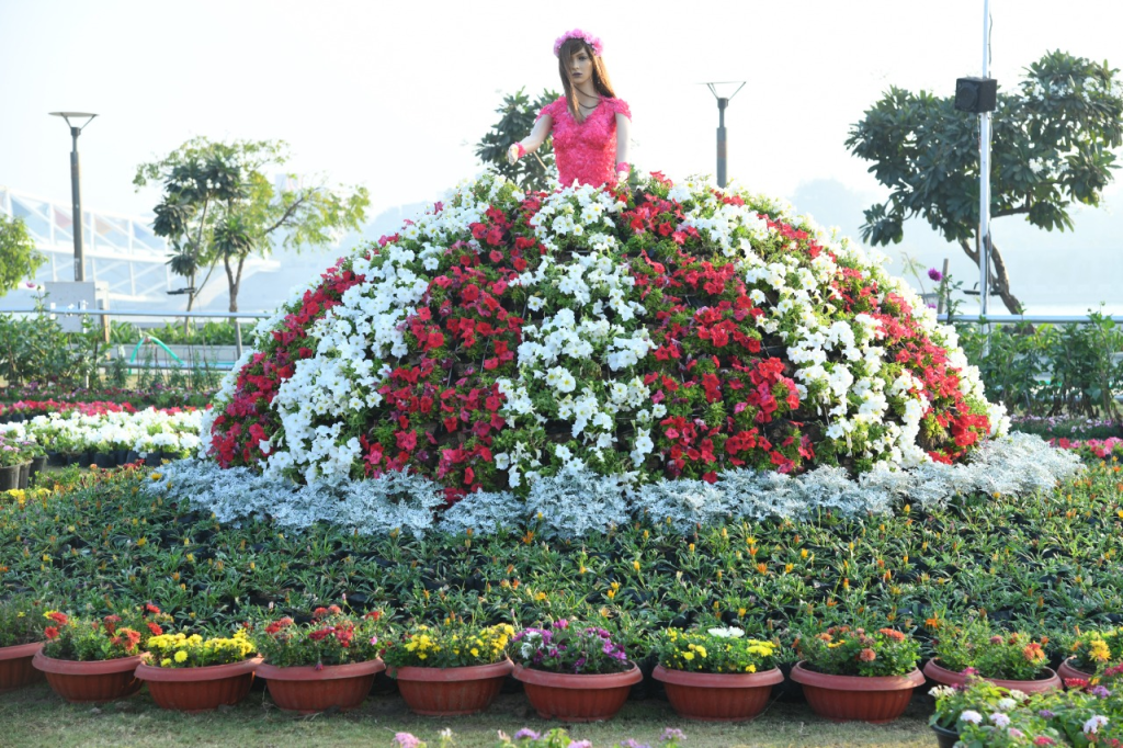 ahmedabad-flower-show-flower-show-inaugurated-by-chief-minister-bhupendra-patel-see-amazing-pictures-of-sculptures-made-of-flowers