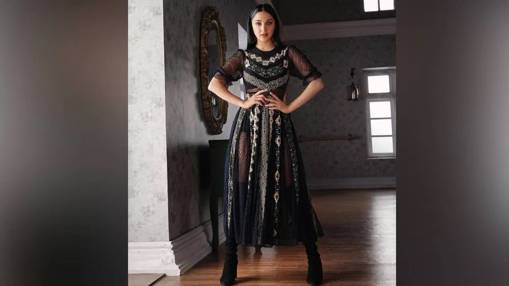 Kiara is seen in a black outfit for a beautiful new year take inspiration from her looks
