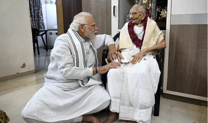 pm-modi-mother-death-death-of-heeraba-pm-modi-tweeted-proud-centenary-at-gods-feet