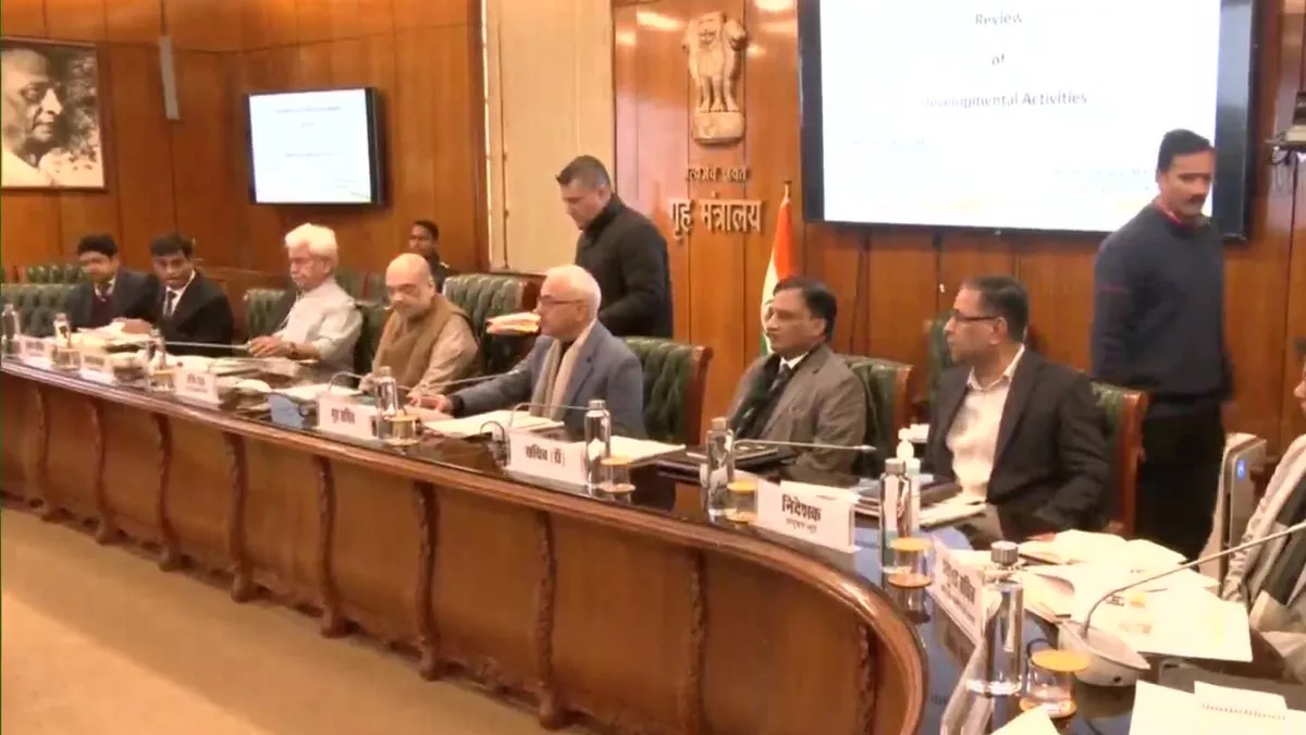 home-minister-amit-shah-held-a-meeting-on-jammu-and-kashmir-discussed-the-security-situation-and-development-programs-in-the-valley