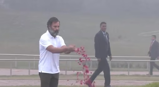 mahatma-gandhi-and-former-pm-atal-wearing-t-shirts-in-bitter-cold-reached-shastris-mausoleum-rahul-gandhi-paid-tribute