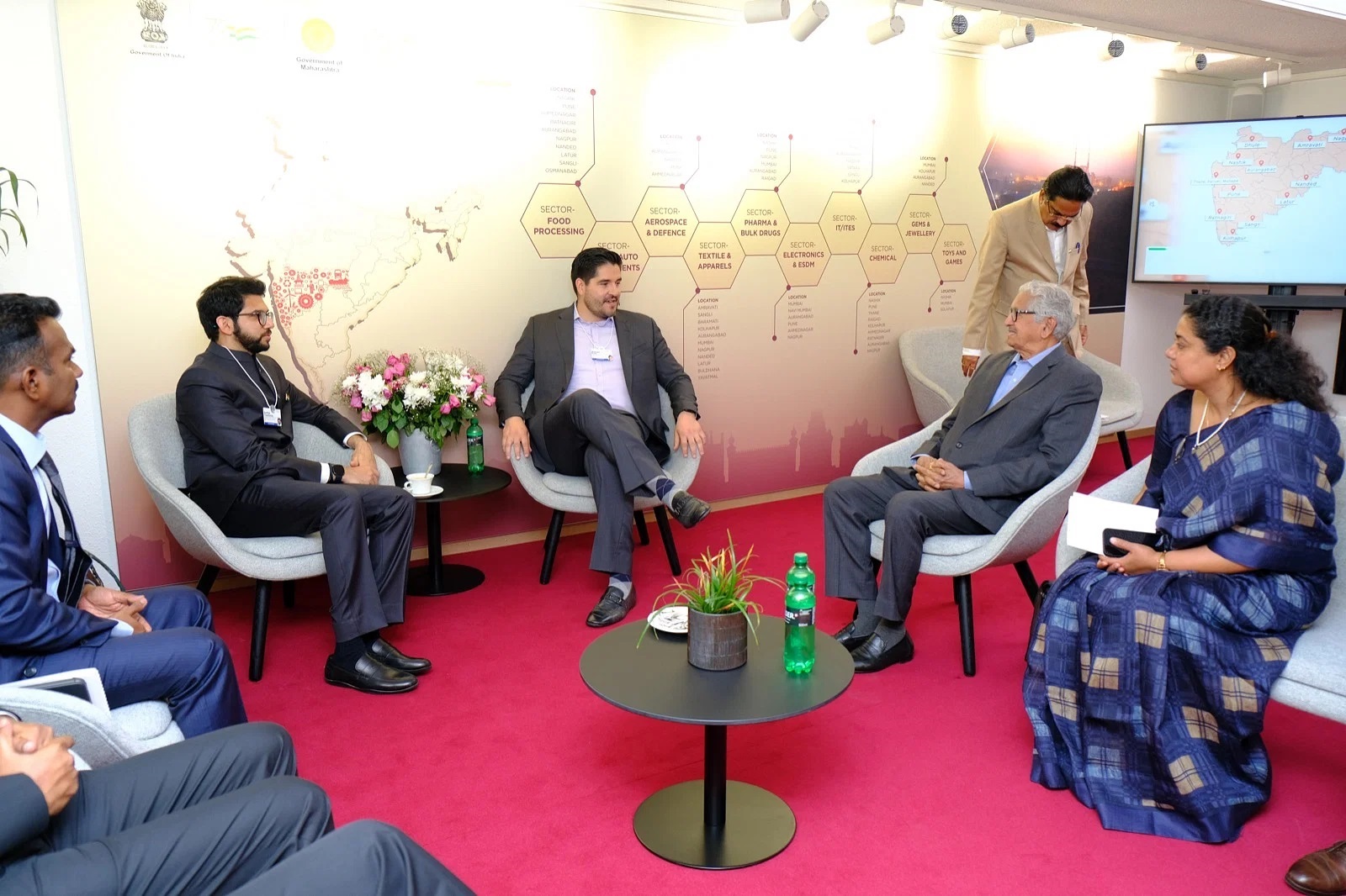 Good days of Maharashtra! 45900 crore investment in Davos WEF on the first day itself