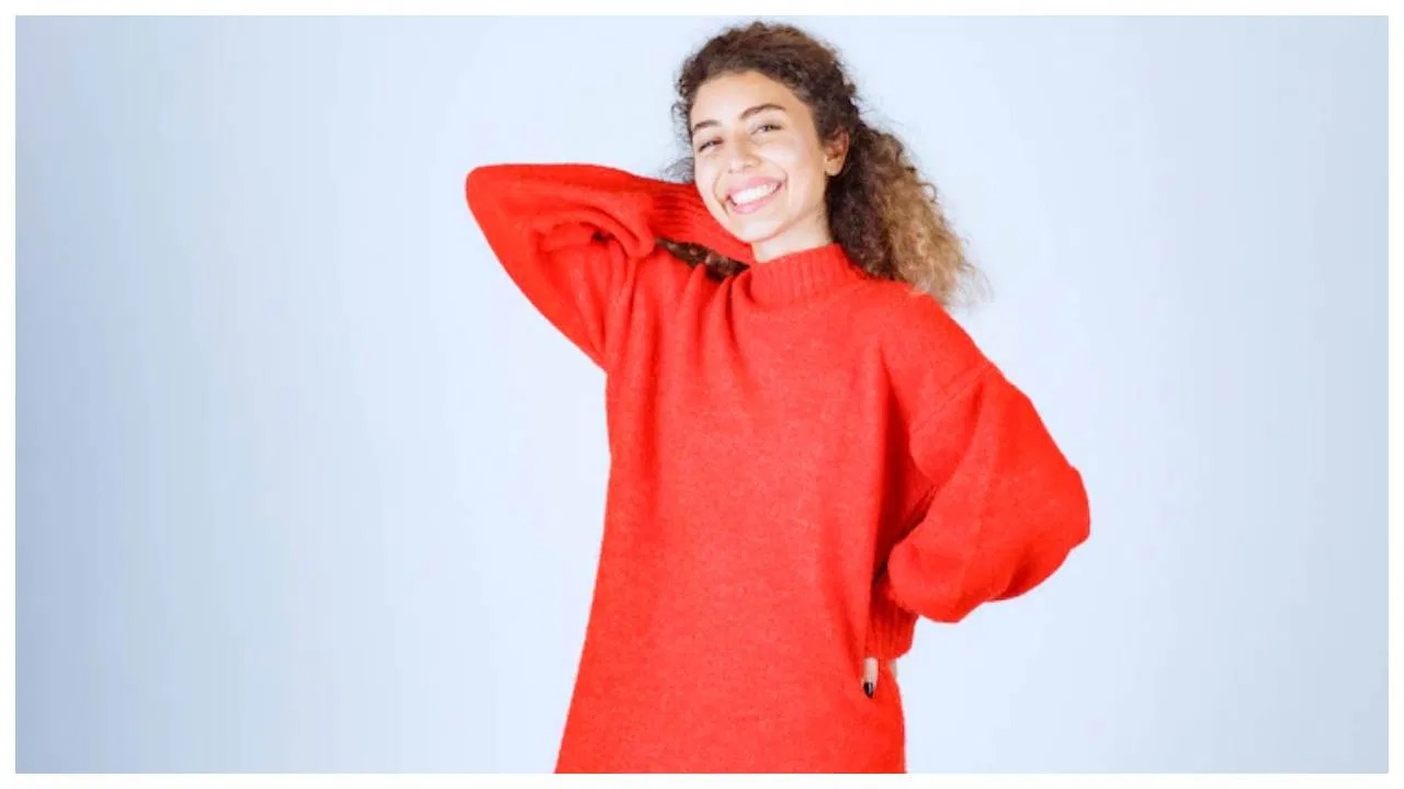 College going girls can include such winter outfits in their wardrobe for a stylish look.