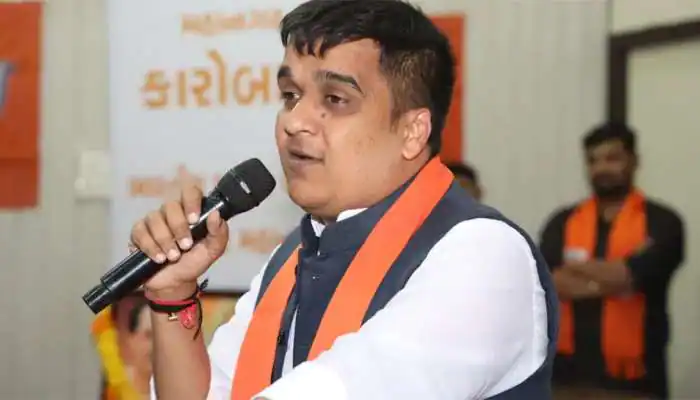 Gujarat Home Minister lashes out at moneylenders, says illegal traders should leave state or reform