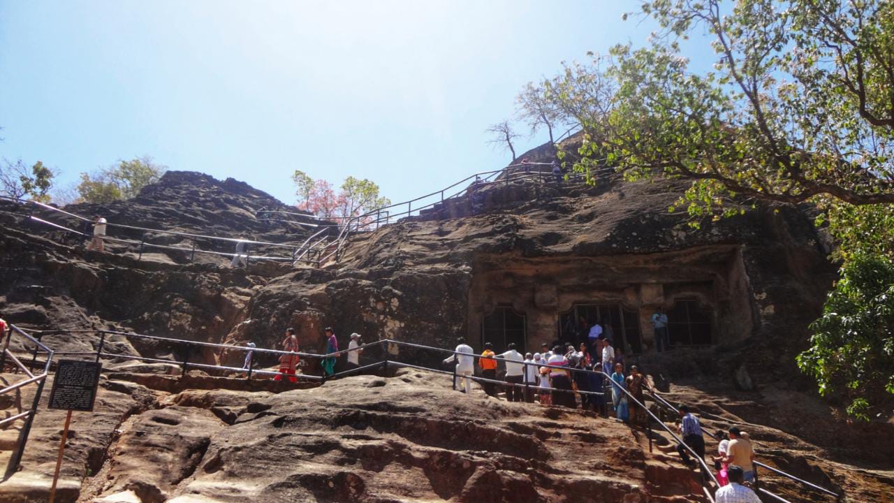 Pachmarhi means a place full of beautiful and magnificent views