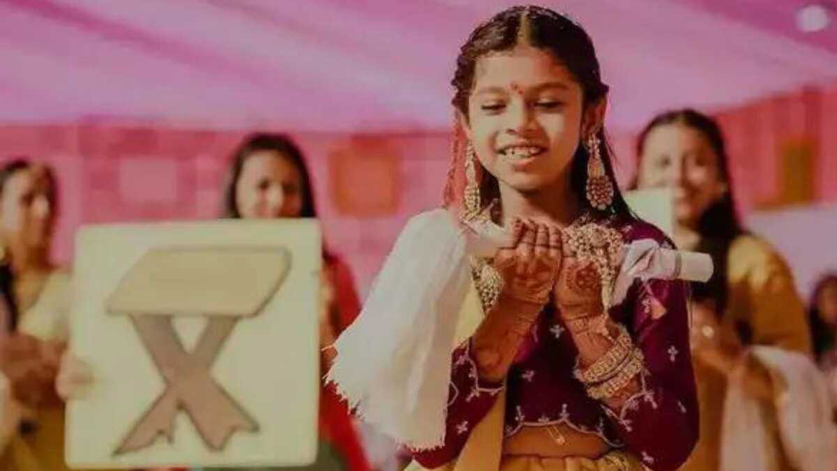 the-eight-year-old-daughter-of-a-diamond-merchant-will-become-a-monk-initiation-begins-in-the-presence-of-thousands-of-people-in-surat