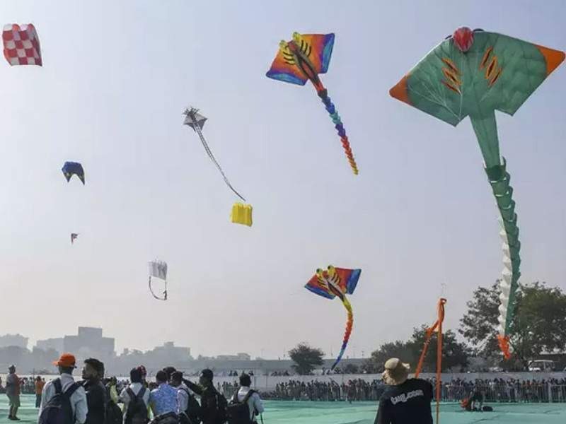 A biker died during treatment after his throat was cut by a kite string in Surat