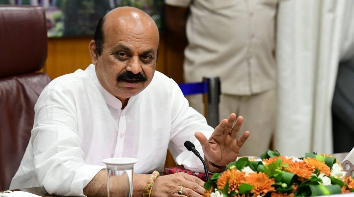 Car carrying devotees collides with tree, 6 including three women die painfully