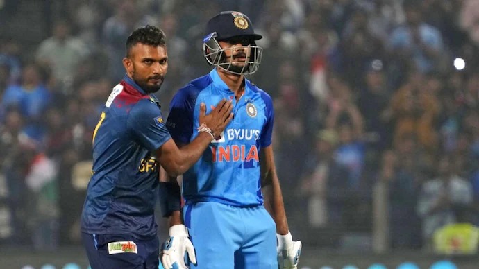 Akshar set a record by batting at number seven, leaving behind Jadeja-Karthik and Dhoni in this regard