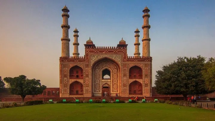 Historical gateways will be found not only in Mumbai but also in these parts of the country