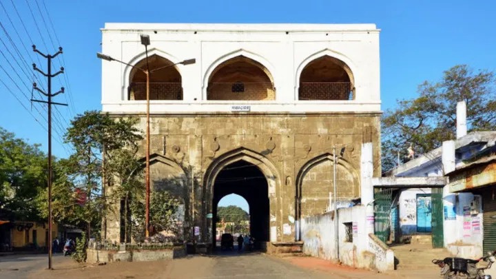 Historical gateways will be found not only in Mumbai but also in these parts of the country