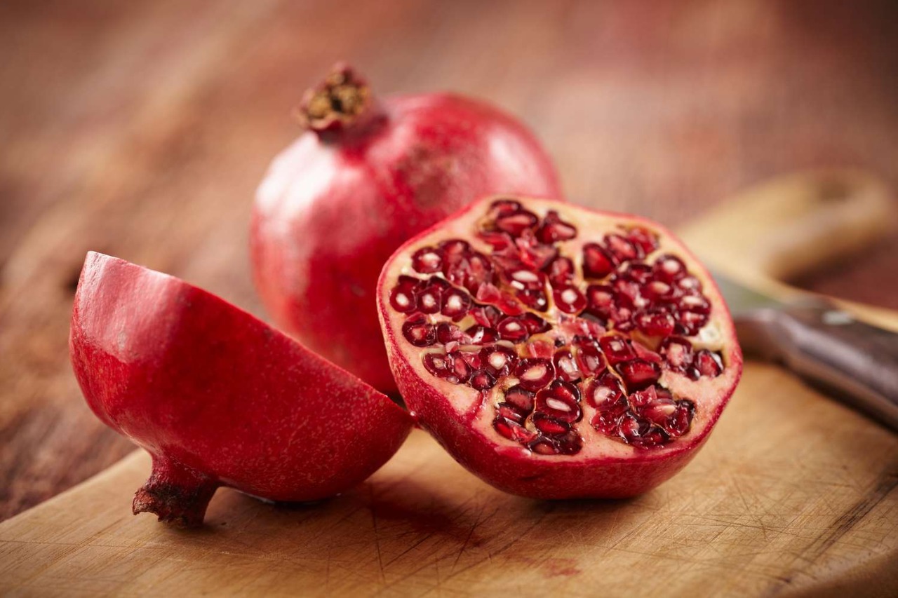 Along with increasing blood in the body, consumption of pomegranate is beneficial in many problems, know the benefits