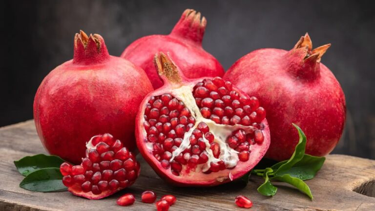 Along with increasing blood in the body, consumption of pomegranate is beneficial in many problems, know the benefits