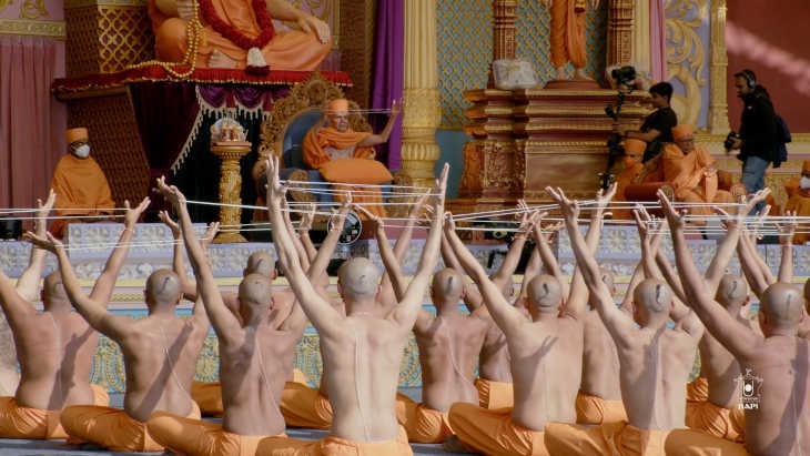 58 young people studying from architect to MBA took initiation, Baps will do penance in ashram