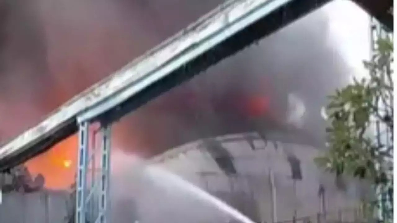 Goa: A fierce fire broke out in a paint factory, 200 people left the house in fear